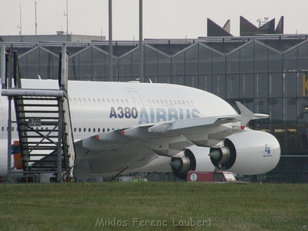 Warten auf den Airbus 380 Koeln Bonn P344.JPG